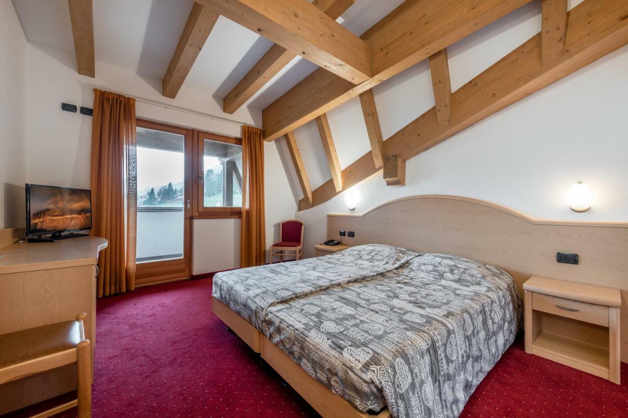 Hotel Europa Pozza di Fassa Zewnętrze zdjęcie